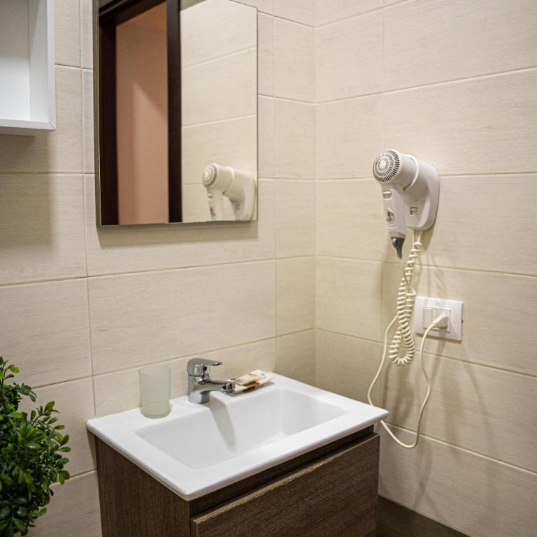 Napoli City Rooms - Camera Matrimoniale Standard - 6