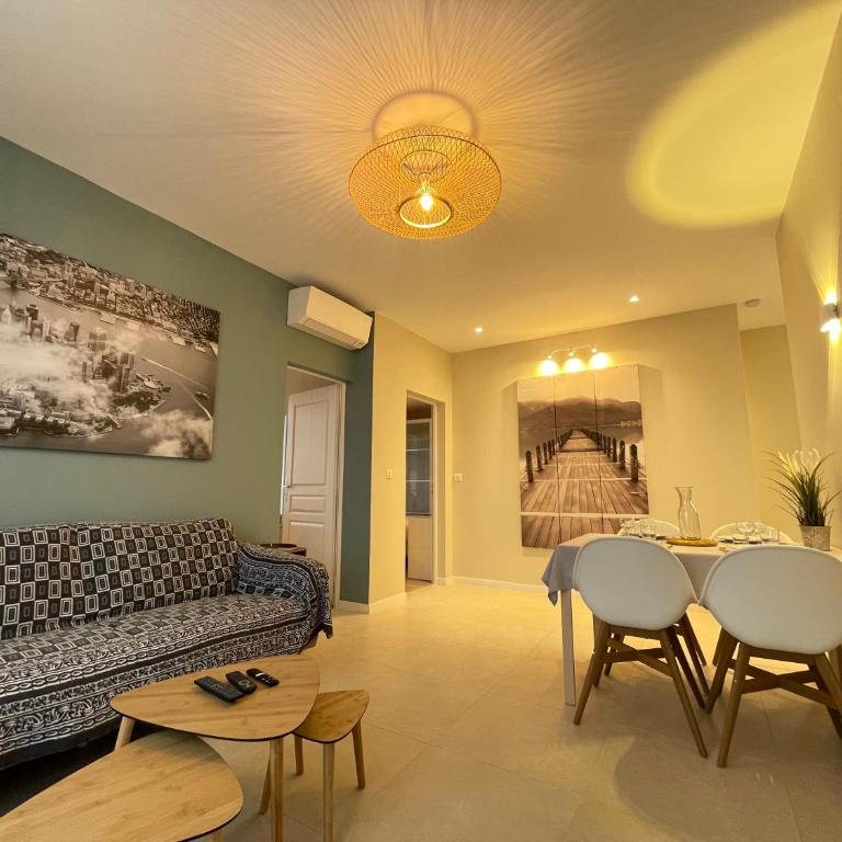Superbe T3 climatisé - vue port de plaisance - centre historique - balcon - WIFI - 5e avec ascenseur - Appartamento con 2 Camere da Letto - 5
