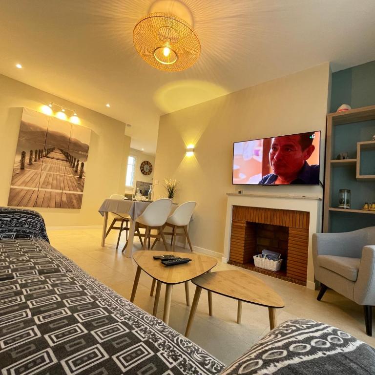 Superbe T3 climatisé - vue port de plaisance - centre historique - balcon - WIFI - 5e avec ascenseur - Appartamento con 2 Camere da Letto - 4