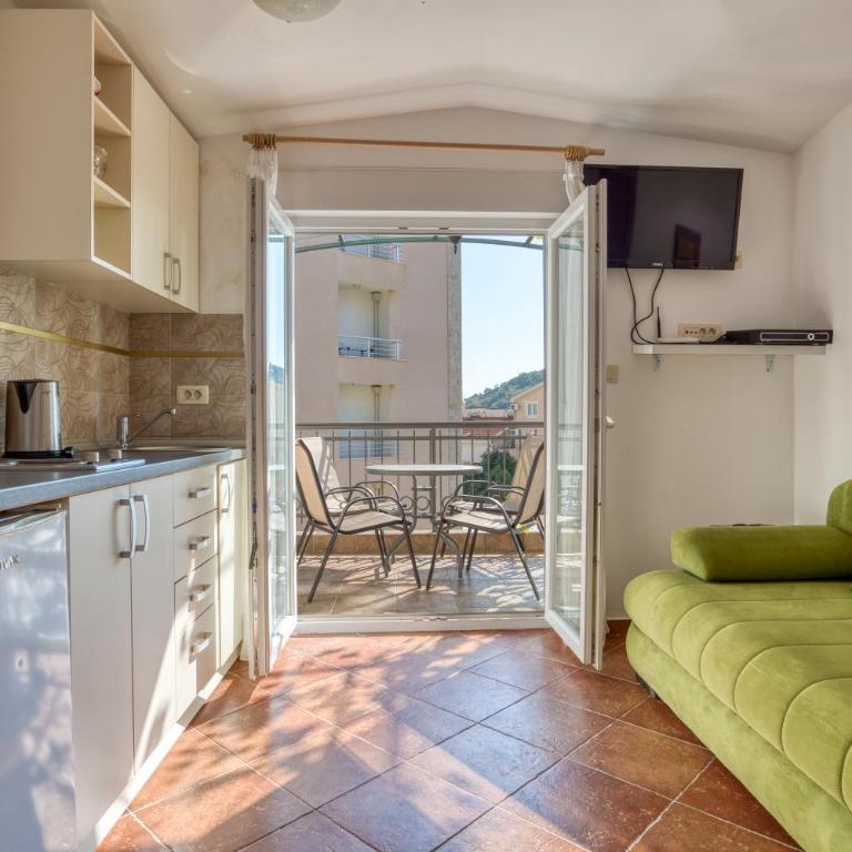 Apartmani Olga - Apartment with Balcony - 14