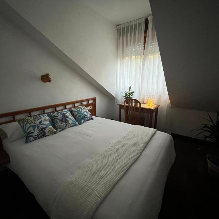 Hotel Capitán - Habitación Ático - cama grande - 1