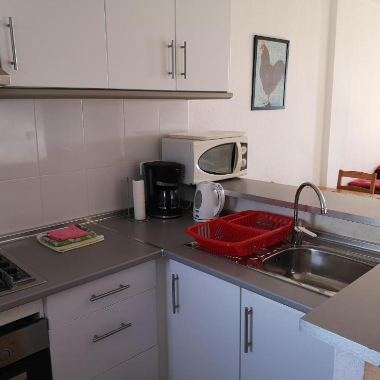 Acogedor apartamento frente al mar con piscina - Apartamento de 2 dormitorios - 12