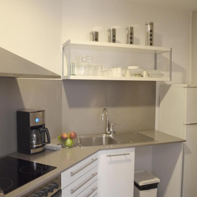 Claris Apartments - One-Bedroom Apartment - 7