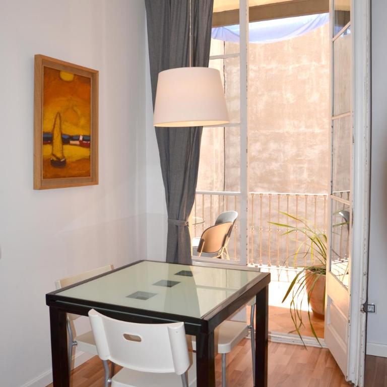 Claris Apartments - One-Bedroom Apartment - 4