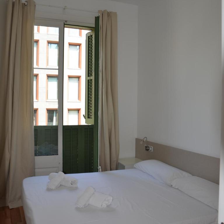 Claris Apartments - Two-Bedroom Apartment - 23