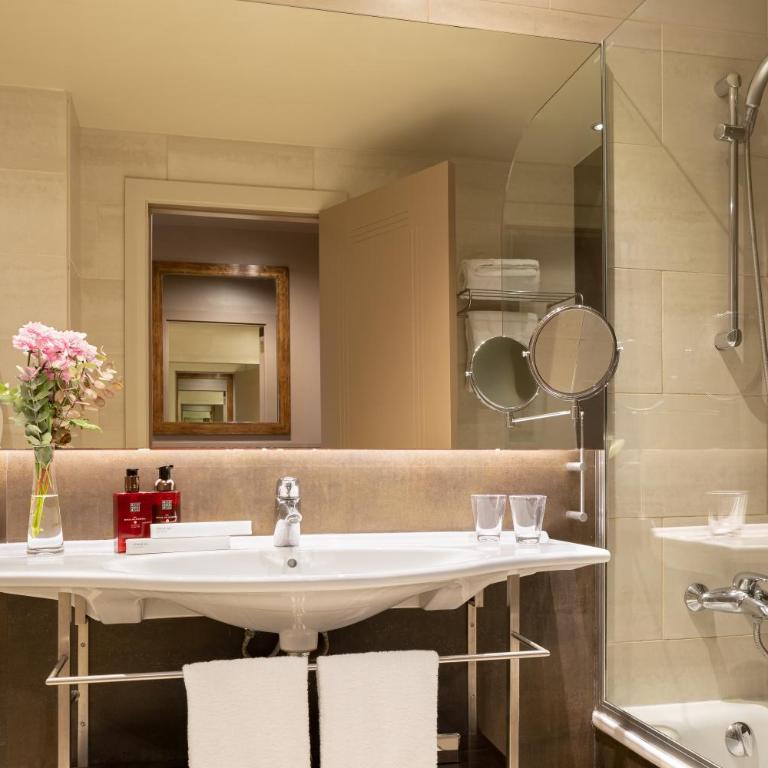 Duquesa de Cardona Hotel 4 Sup by Grup Duquessa - Deluxe Double Room with Port View - 3