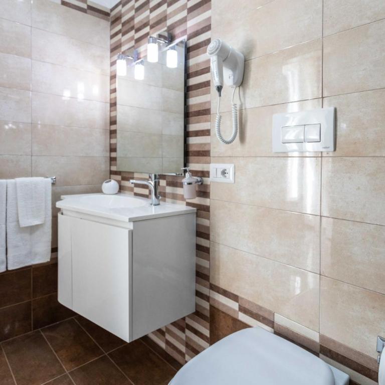 room milo - Camera Matrimoniale con Bagno Privato - 6
