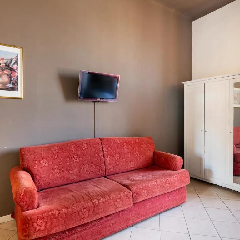 Stop & Sleep Bergamo - Camera Familiare con Bagno in Comune - 8