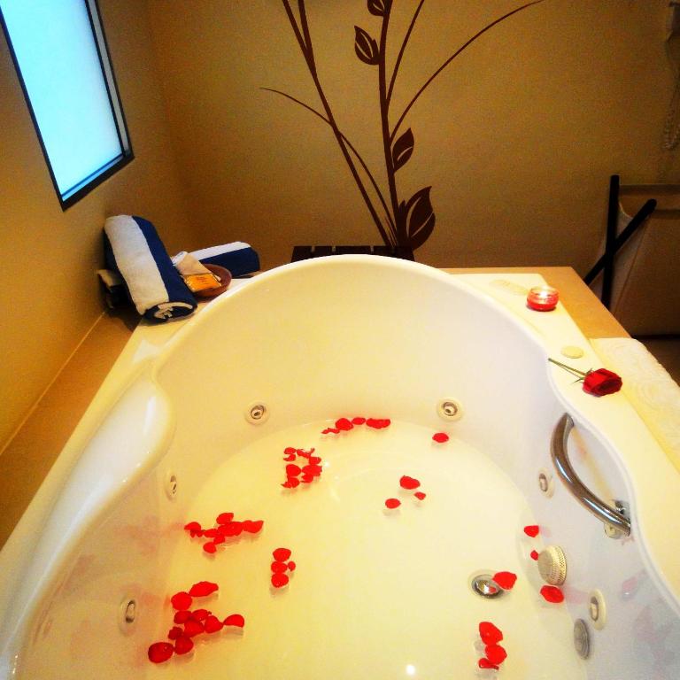 Merida Santiago Hotel Boutique - Superior Suite with Spa Bath and Pool View - 3