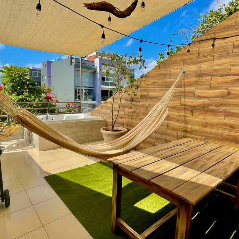 Penthouse Terraza & Jacuzzi Panorámicos, playas-cenotes y la Quinta Avenida todo caminando a 10 minutos! Muy amplio 2 niveles, excelente ubicación centro de Playa del Carmen, cerca de restaurantes, bares, área de coworking incluida para nómadas digitales! - Two-Bedroom Apartment - 68