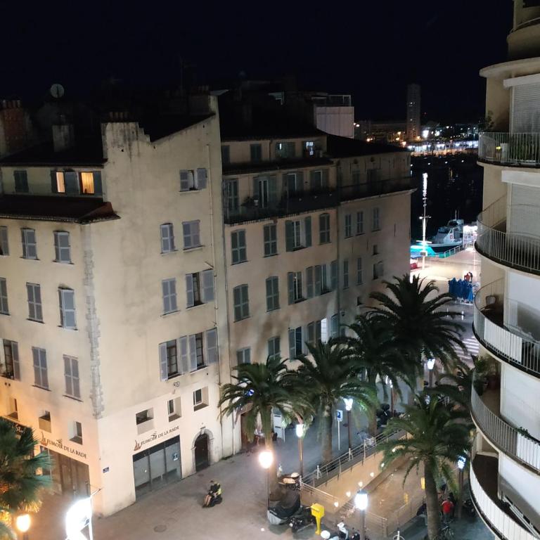 Superbe T3 climatisé - vue port de plaisance - centre historique - balcon - WIFI - 5e avec ascenseur - Appartamento con 2 Camere da Letto - 43