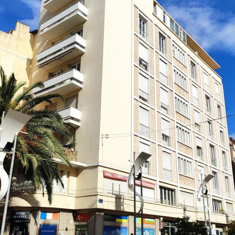 Superbe T3 climatisé - vue port de plaisance - centre historique - balcon - WIFI - 5e avec ascenseur - Appartamento con 2 Camere da Letto - 46