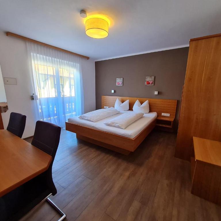 Pension Tulpe - Doppelzimmer mit Dusche - 9