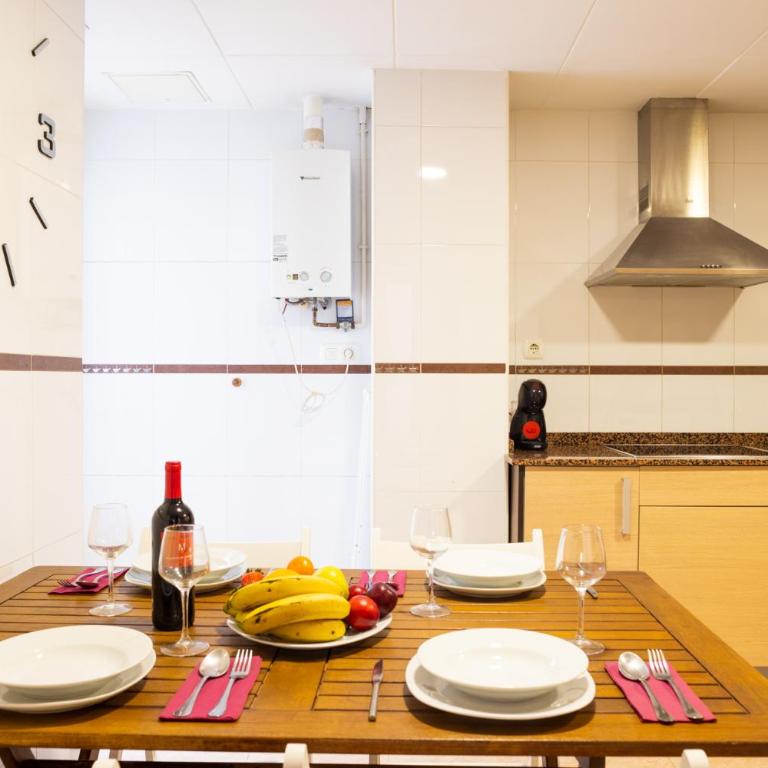 Medinaceli airco, wifi and free parking - Three-Bedroom Apartment - 14