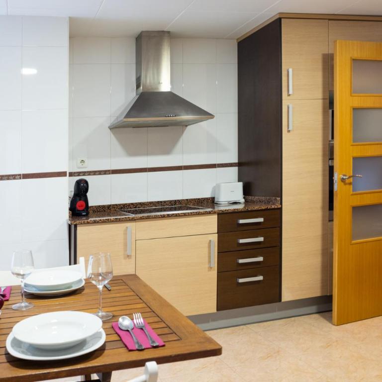 Medinaceli airco, wifi and free parking - Three-Bedroom Apartment - 16
