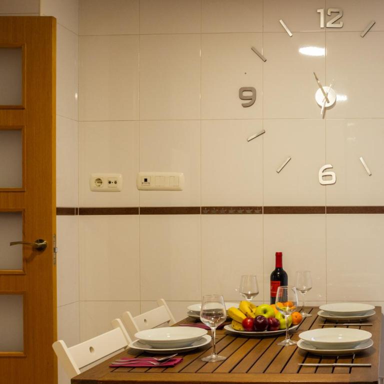 Medinaceli airco, wifi and free parking - Three-Bedroom Apartment - 22