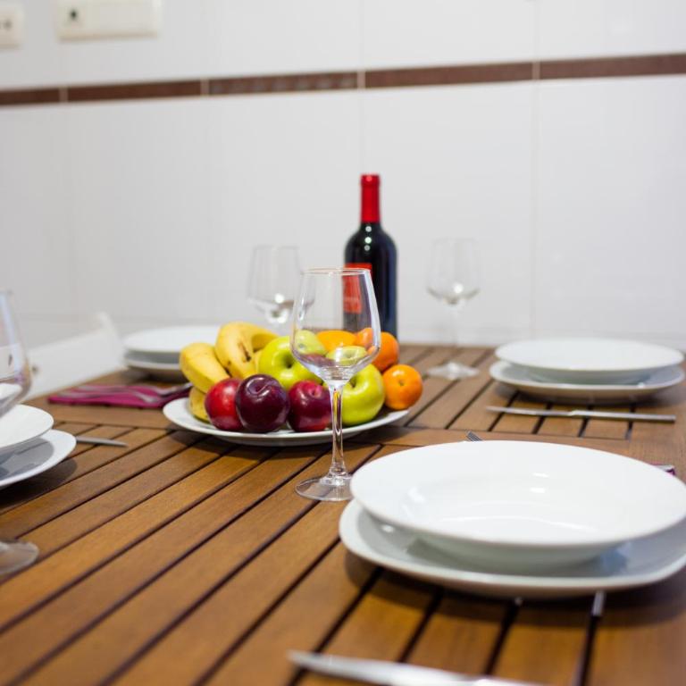 Medinaceli airco, wifi and free parking - Three-Bedroom Apartment - 17
