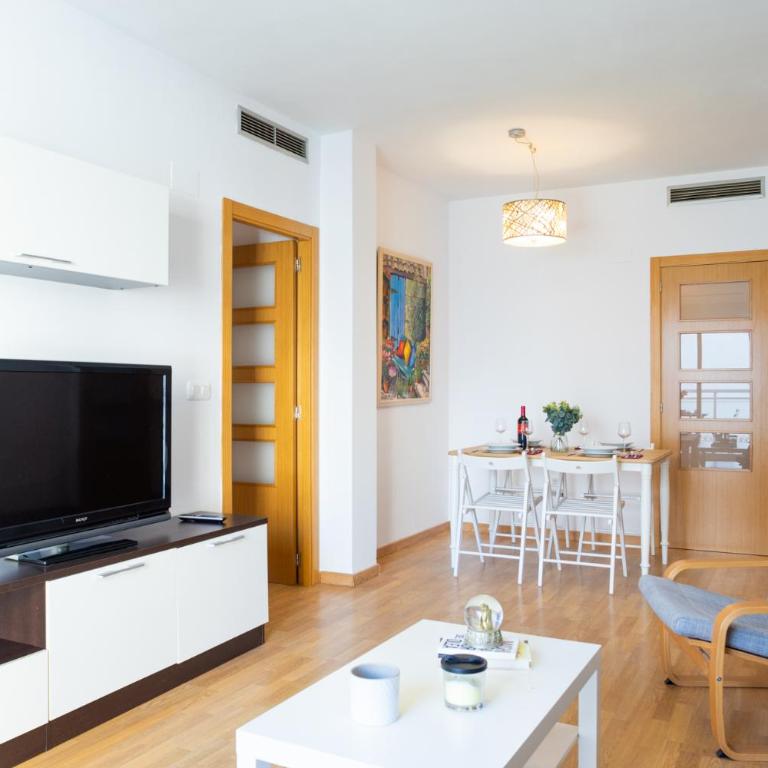 Medinaceli airco, wifi and free parking - Three-Bedroom Apartment - 1