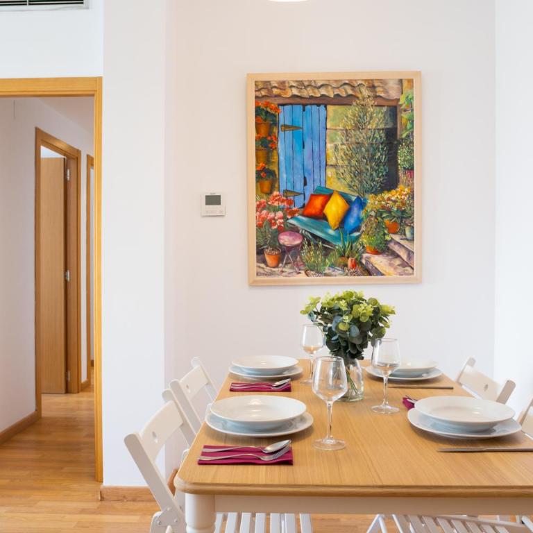 Medinaceli airco, wifi and free parking - Three-Bedroom Apartment - 8