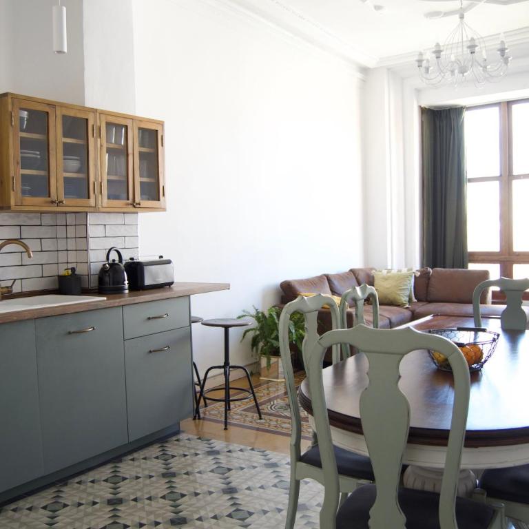 Piso modernista en casco histórico con garaje - Apartamento - 1