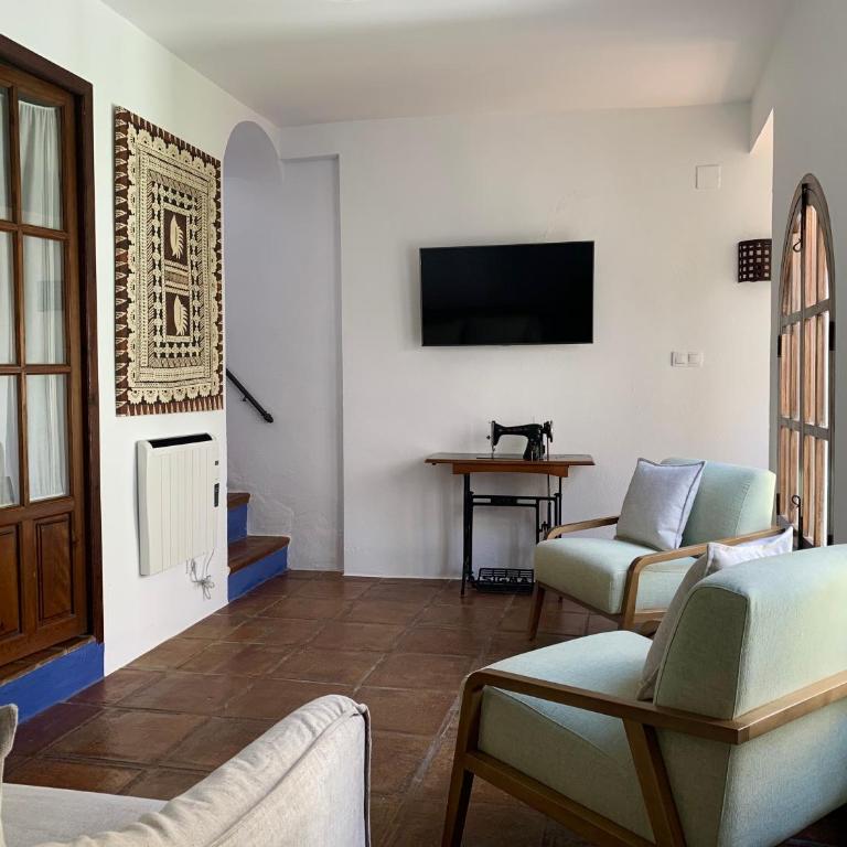Apartamentos Los Patios de la Judería - Three-Bedroom Apartment - 4