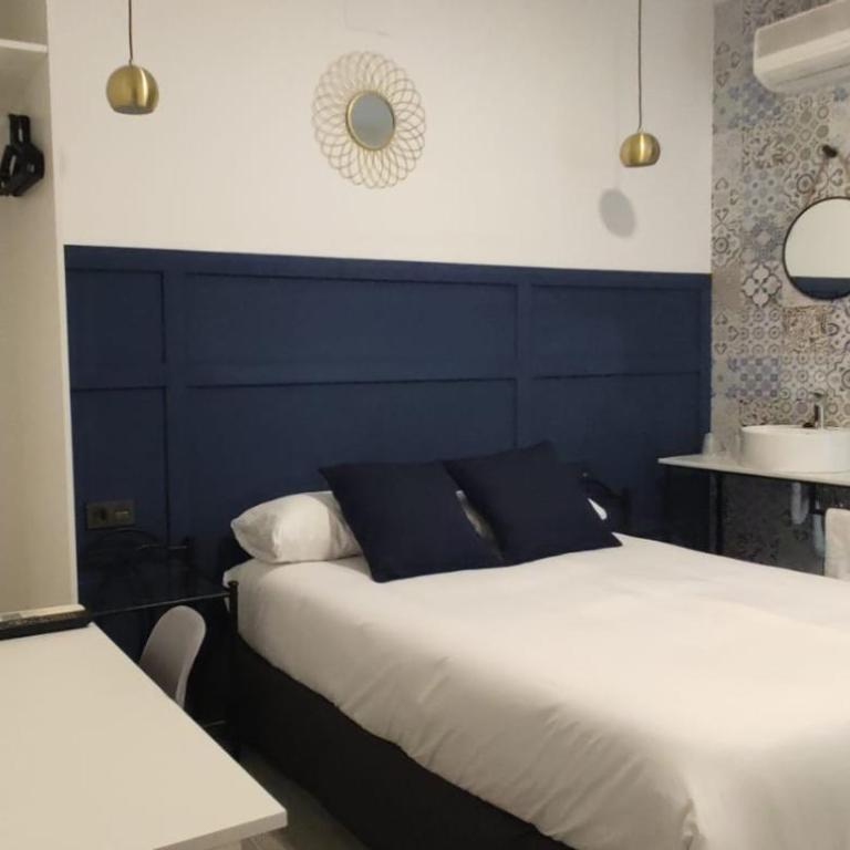 ROOMS Los MONTES - Double Room - 1