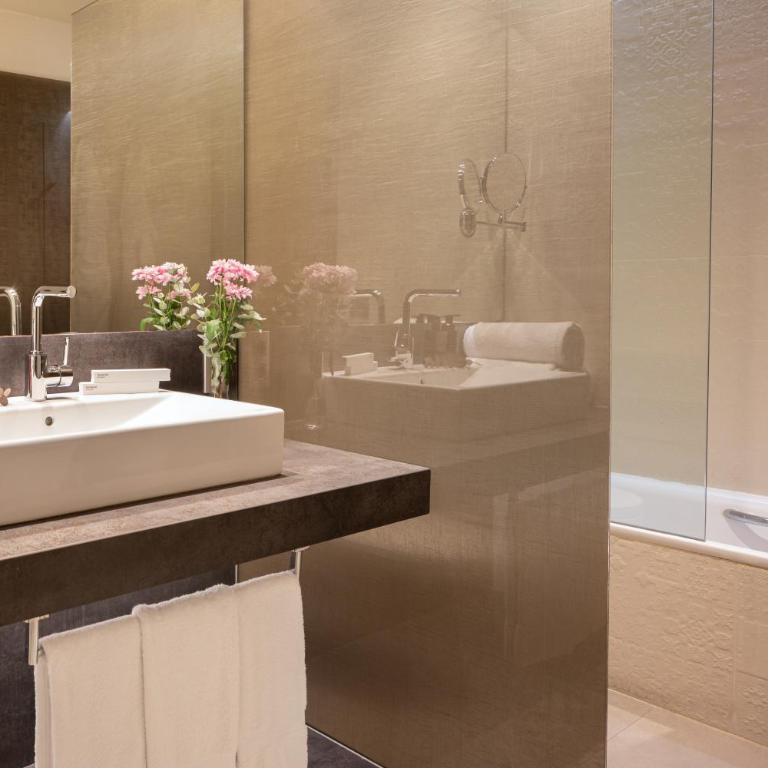 Duquesa de Cardona Hotel 4 Sup by Grup Duquessa - Superior Double Room with Extra Bed - 1