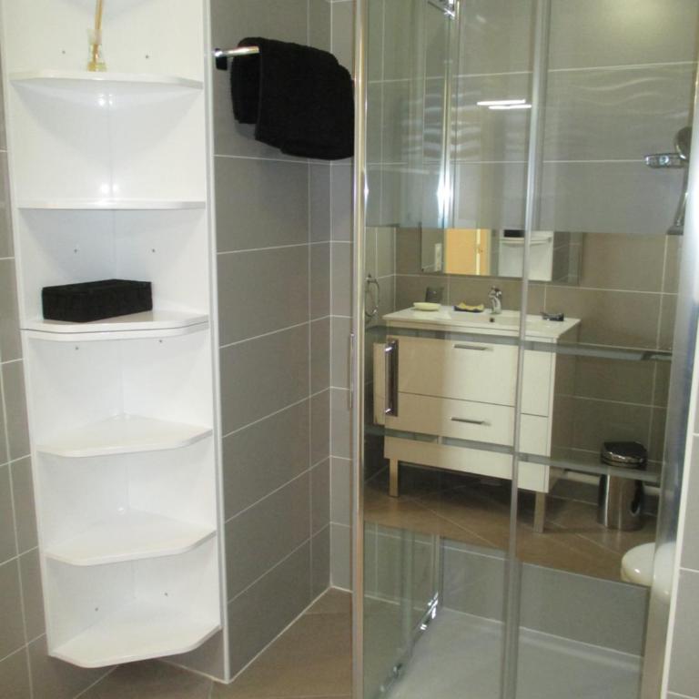 Sanary Paradise - One-Bedroom Apartment - 18