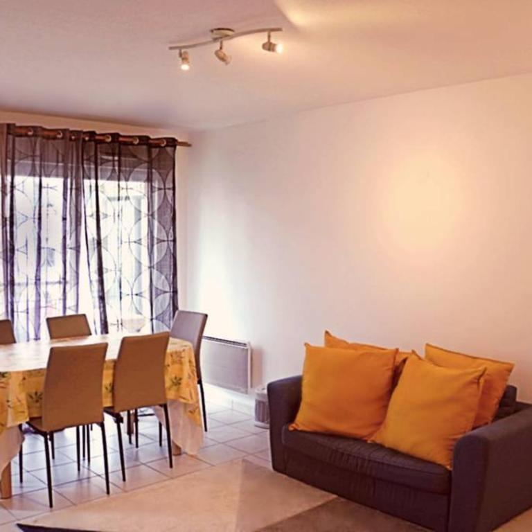 Superbe appartement T2 de 50m2 près de Genève à Saint Julien en Genevois idéal pour couple avec 2 enfants jusqu'à 18 ans - Appartement 1 Chambre - 1