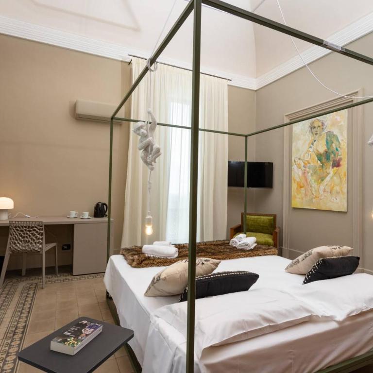 81 Suite and Breakfast - Deluxe Room - 3