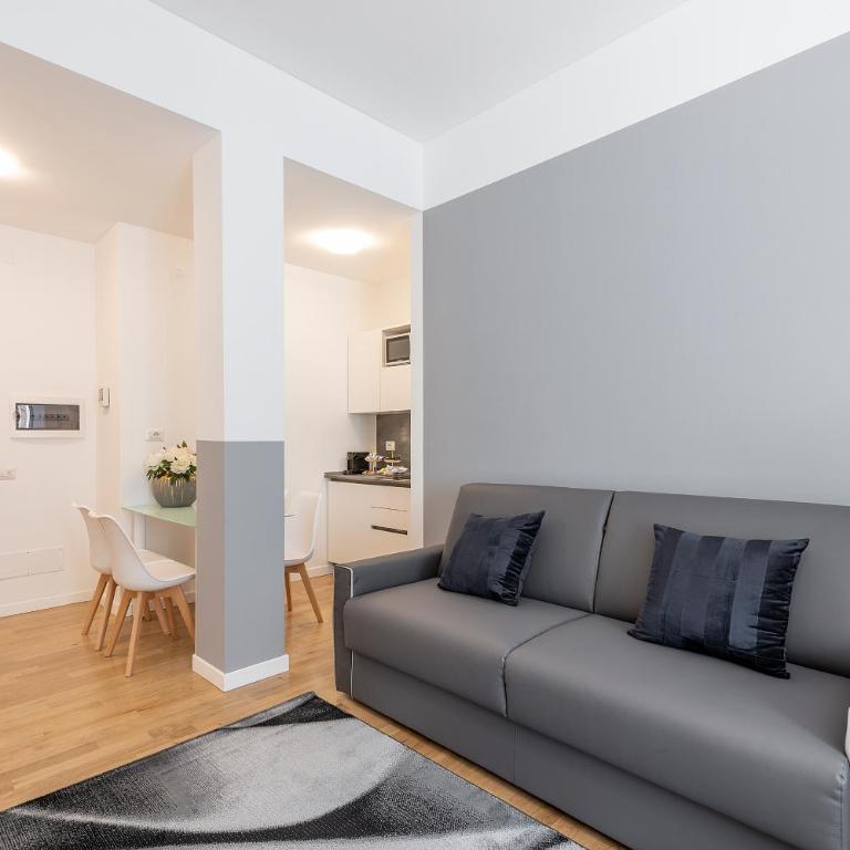 Milan Royal Suites - Centro Cadorna - Studio with Balcony - 4
