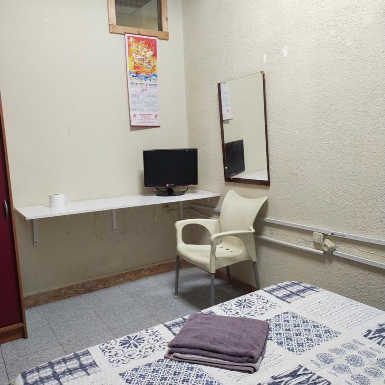 KALIFORNIA CENTRAL - Single Room with Shared Bathroom - 5