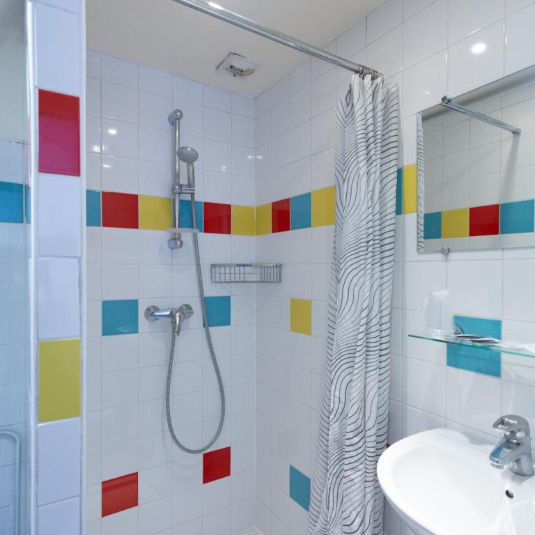 Hotel Mimosa Paris - Chambre Quadruple Standard - 11