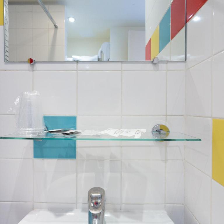 Hotel Mimosa Paris - Chambre Quadruple Standard - 12