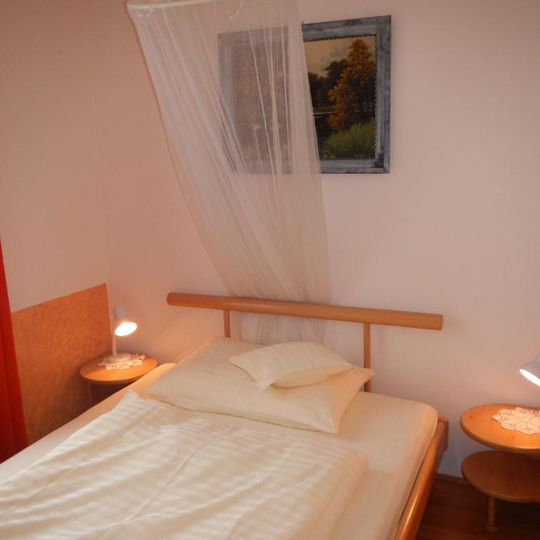 Haus Friedburg - Apartment mit Dusche - 1