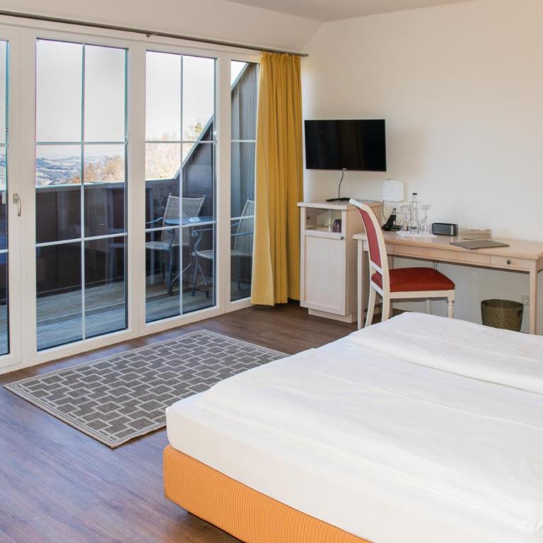 Winzerhotel am GUT MOSER - Deluxe Doppelzimmer mit Balkon - 2