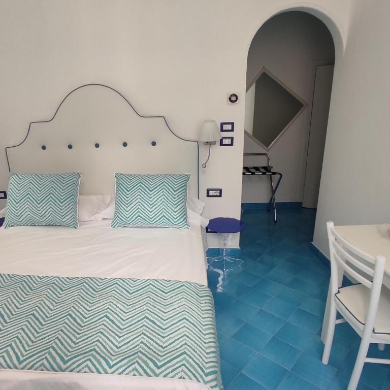 Albergo S. Andrea - Camera Matrimoniale/Doppia con Letti Singoli con Vista - 10