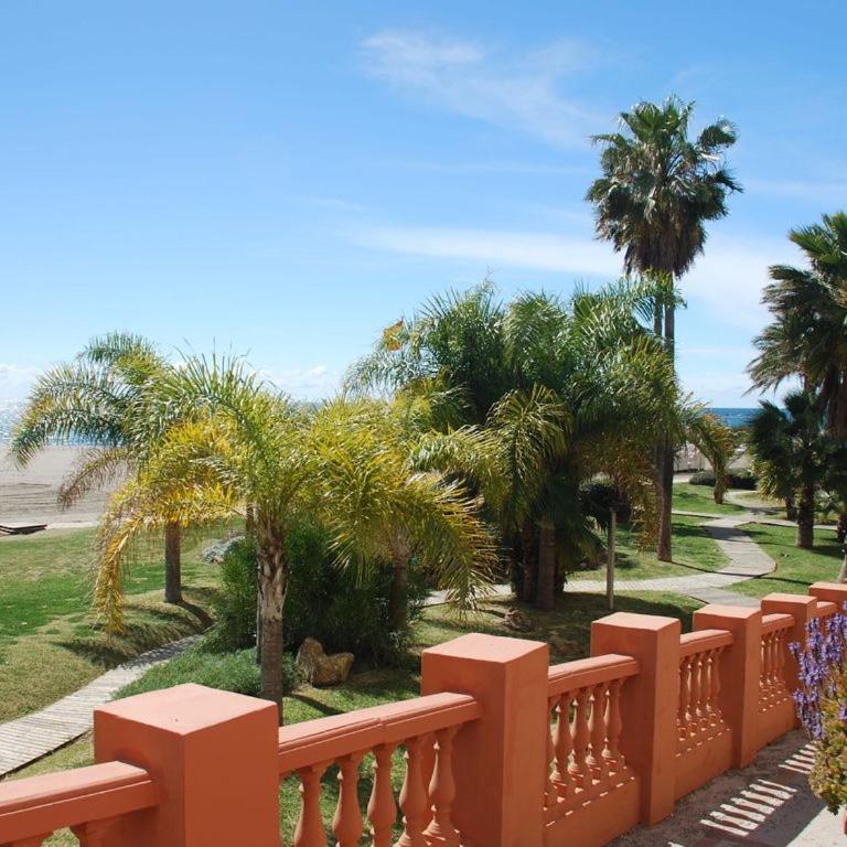 First Line to beach, sea view, sleeps 4 - One-Bedroom Apartment - 26