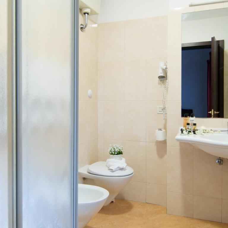 Hotel Cardinal of Florence - recommended for ages 25 to 55 - Camera Matrimoniale Comfort - 5