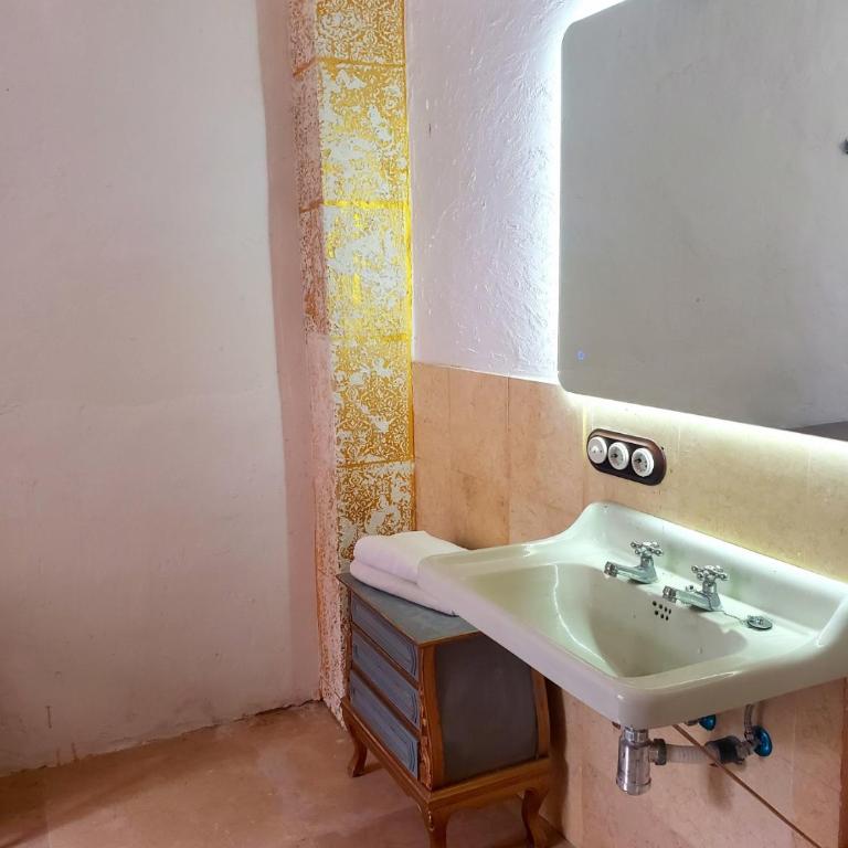 Castell Granadella - Habitación Doble adaptada para personas con movilidad reducida - 8