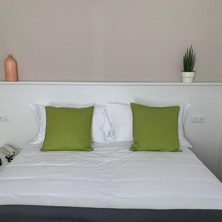 Hotel Loveno - Doppel-/Zweibettzimmer mit Seeblick - 4