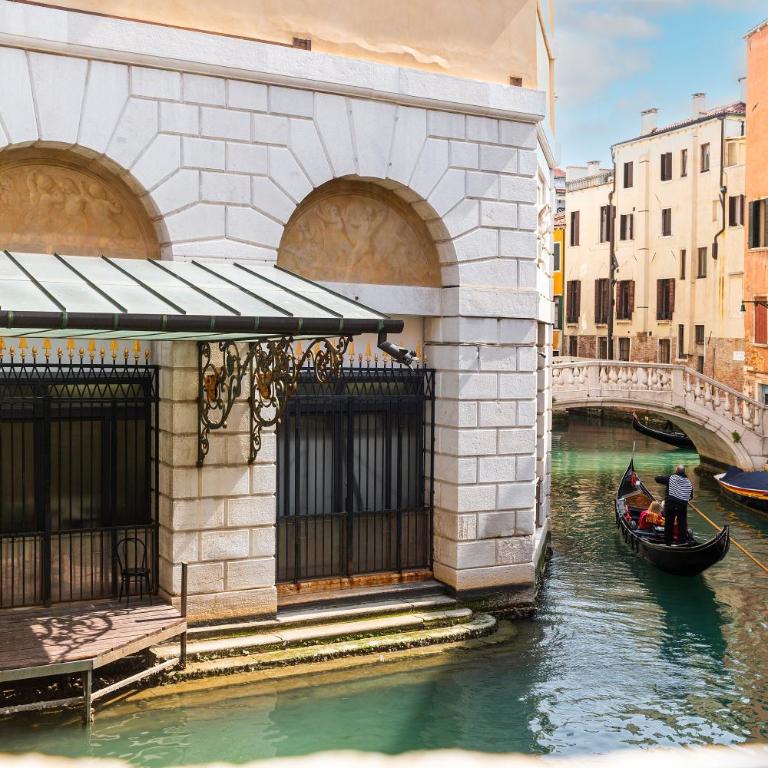 Ca' Maria Callas - Camera Matrimoniale Superior con Vista Canale - 1