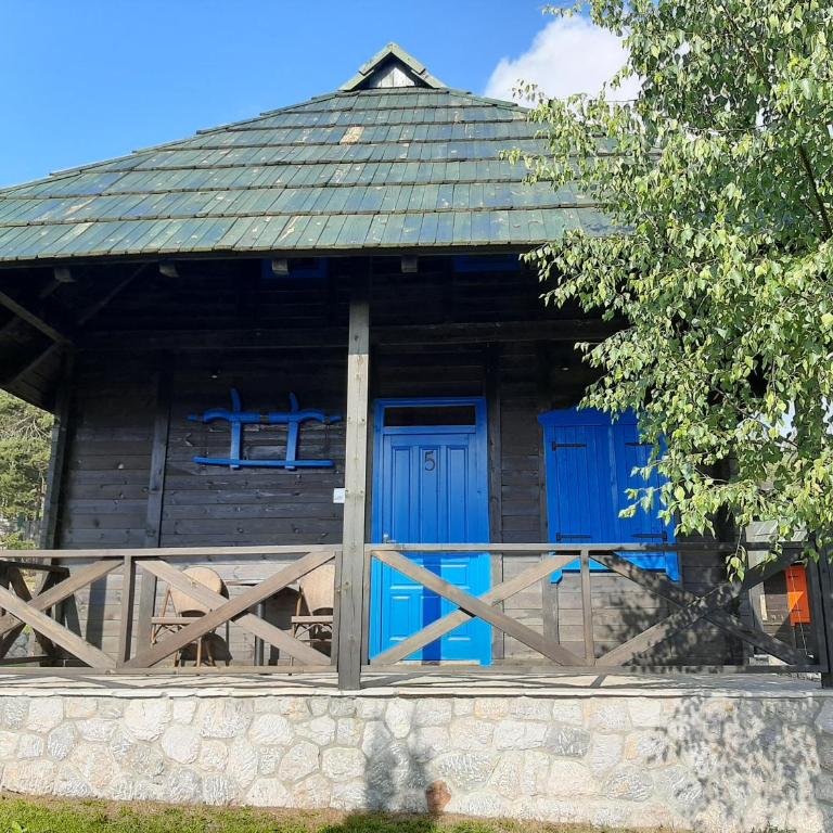 El Paso City, Zlatibor - Unique Wooden Cottages, Treehouse, Wild West Rooms, accommodation 1-6 people - Standardna Drvena Koliba - 10