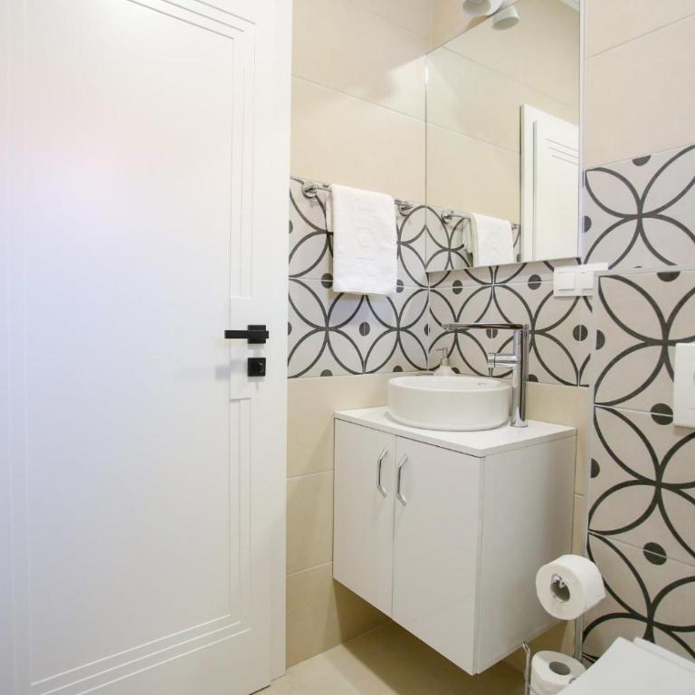 Apartments & Rooms ARCH - One-Bedroom Apartment - 10
