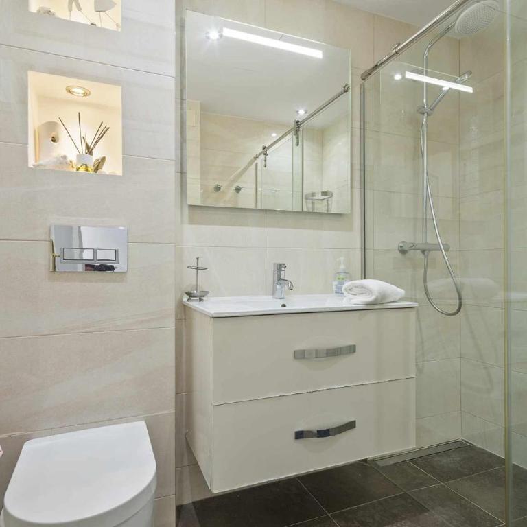 Apartment Marti - Three-Bedroom Apartment - 14