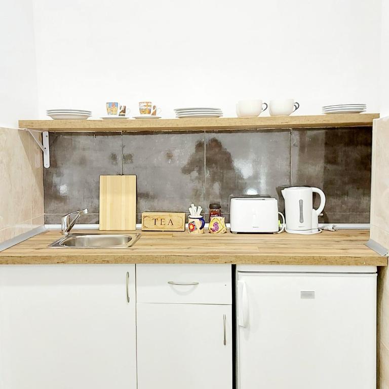Gloria Host House - Standard Studio - 8