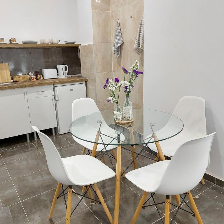 Gloria Host House - Standard Studio - 12