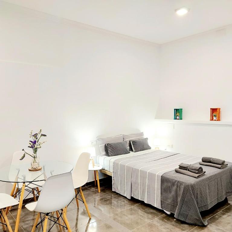 Gloria Host House - Standard Studio - 10