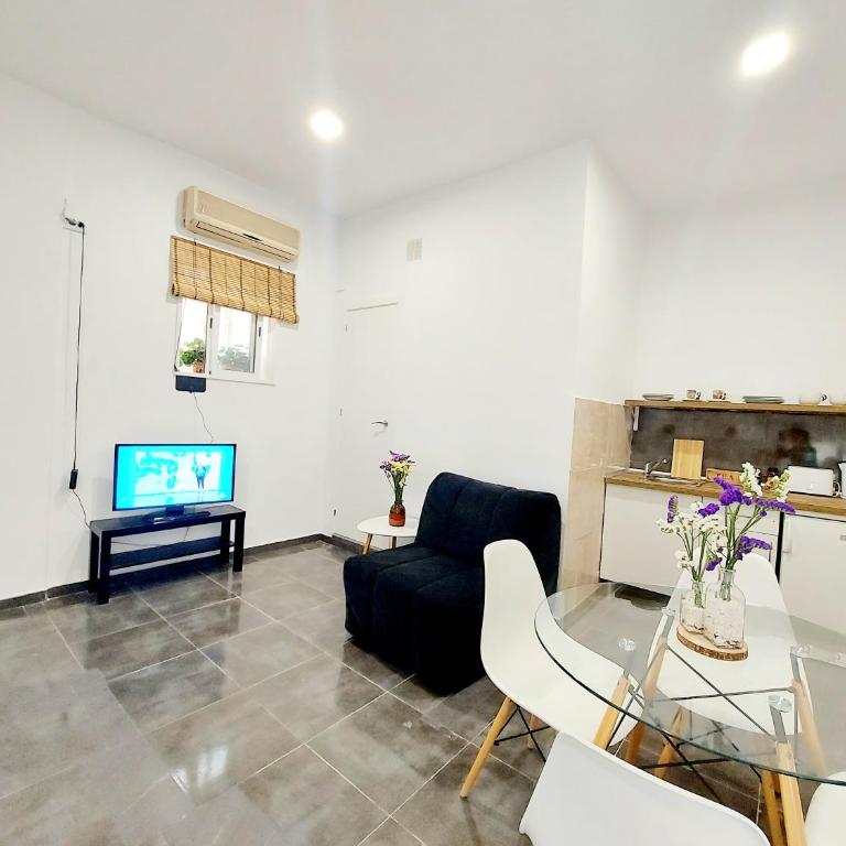 Gloria Host House - Standard Studio - 4
