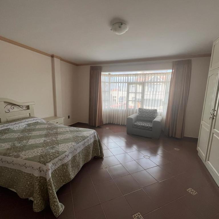 Casa con Piscina en Cochabamba - Casa de 6 dormitorios - 5